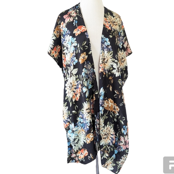 Twig & Arrow Sweaters - Twig & Arrow Kimono Cardigan One Size Black Floral Open Long Side Slits Flowy